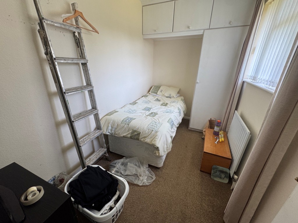 Lot: 137 - THREE-BEDROOM SEMI-DETACHED HOUSE - RESIDENTIAL INVESTMENT - Bedroom 3